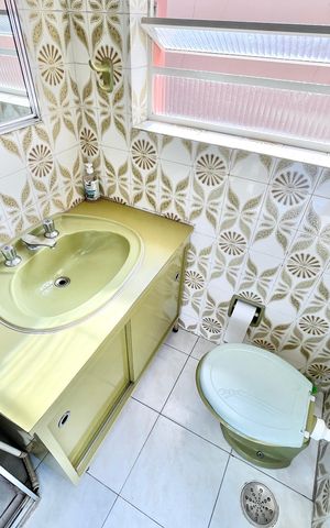 Casa à venda com 185m², 4 quartos e 2 vagas Casa à venda com 185m², 4 quartos e 2 vagasBanheiro