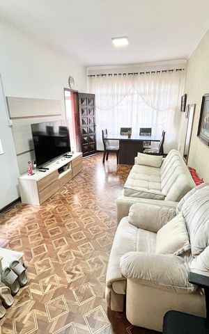Casa à venda com 185m², 4 quartos e 2 vagas Casa à venda com 185m², 4 quartos e 2 vagasSala