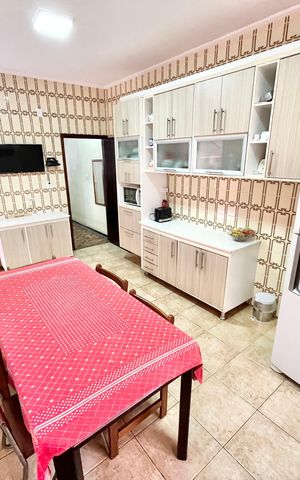 Casa à venda com 185m², 4 quartos e 2 vagas Casa à venda com 185m², 4 quartos e 2 vagasCozinha
