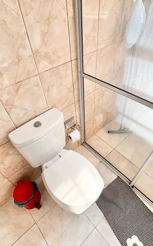 Casa à venda com 185m², 4 quartos e 2 vagas Casa à venda com 185m², 4 quartos e 2 vagasBanheiro da Suíte