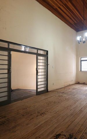 Casa para alugar com 160m², 4 quartos e 2 vagas Casa para alugar com 160m², 4 quartos e 2 vagasSala