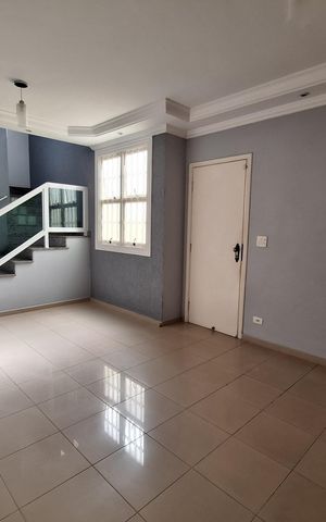 Casa à venda com 212m², 4 quartos e 5 vagas Casa à venda com 212m², 4 quartos e 5 vagasSala