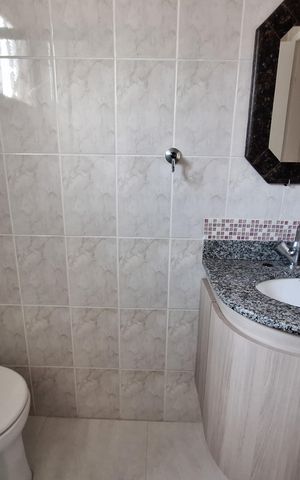 Casa à venda com 212m², 4 quartos e 5 vagas Casa à venda com 212m², 4 quartos e 5 vagasBanheiro da Suíte 1