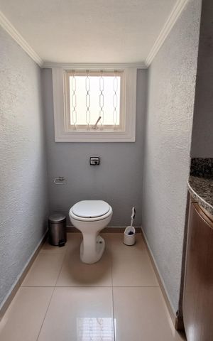 Casa à venda com 212m², 4 quartos e 5 vagas Casa à venda com 212m², 4 quartos e 5 vagasLavabo