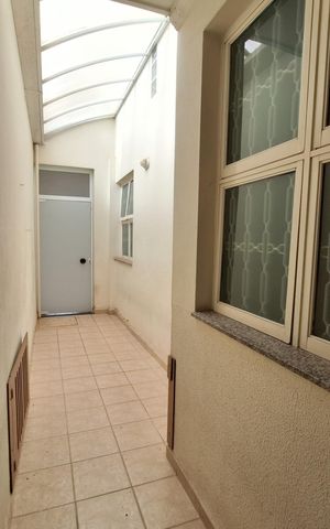 Casa à venda com 212m², 4 quartos e 5 vagas Casa à venda com 212m², 4 quartos e 5 vagasCorredor