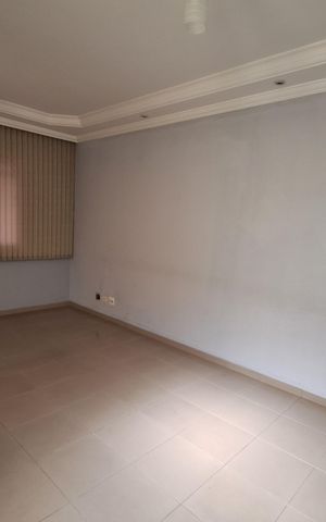 Casa à venda com 212m², 4 quartos e 5 vagas Casa à venda com 212m², 4 quartos e 5 vagasSala