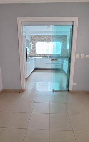 Casa à venda com 212m², 4 quartos e 5 vagas Casa à venda com 212m², 4 quartos e 5 vagasSala de Jantar