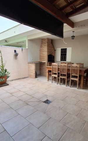 Casa à venda com 212m², 4 quartos e 5 vagas Casa à venda com 212m², 4 quartos e 5 vagasÁrea gourmet