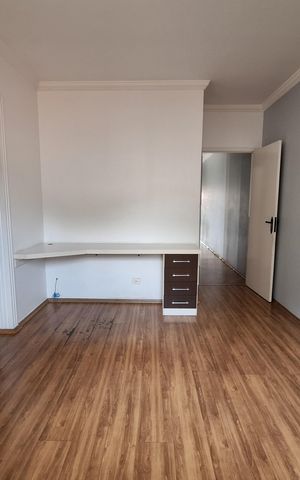 Casa à venda com 212m², 4 quartos e 5 vagas Casa à venda com 212m², 4 quartos e 5 vagasSuíte 1