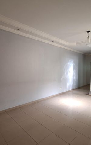 Casa à venda com 212m², 4 quartos e 5 vagas Casa à venda com 212m², 4 quartos e 5 vagasSala