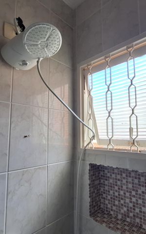 Casa à venda com 212m², 4 quartos e 5 vagas Casa à venda com 212m², 4 quartos e 5 vagasBanheiro da Suíte 1