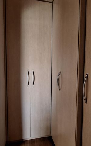 Casa à venda com 212m², 4 quartos e 5 vagas Casa à venda com 212m², 4 quartos e 5 vagasCloset