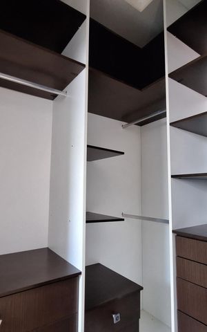 Casa à venda com 212m², 4 quartos e 5 vagas Casa à venda com 212m², 4 quartos e 5 vagasCloset da suíte 1