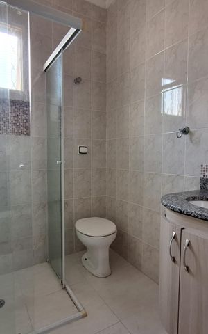 Casa à venda com 212m², 4 quartos e 5 vagas Casa à venda com 212m², 4 quartos e 5 vagasBanheiro da Suíte 1