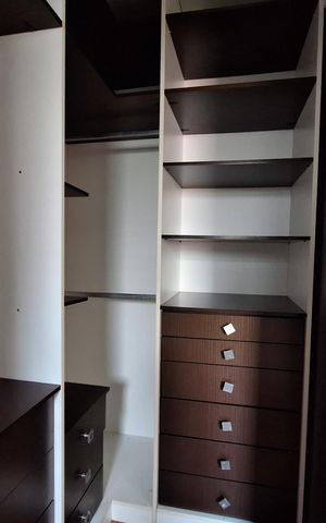 Casa à venda com 212m², 4 quartos e 5 vagas Casa à venda com 212m², 4 quartos e 5 vagasCloset da suíte 1