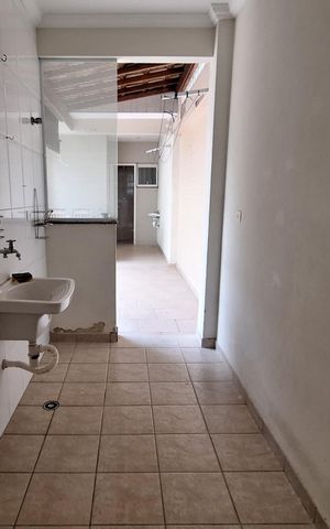 Casa à venda com 212m², 4 quartos e 5 vagas Casa à venda com 212m², 4 quartos e 5 vagasÁrea de Serviço