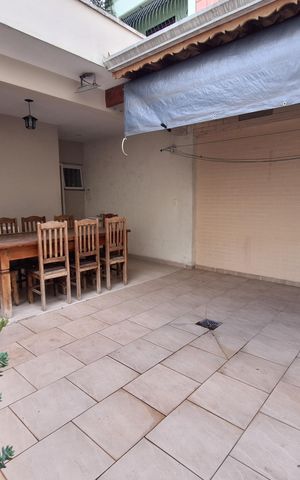 Casa à venda com 212m², 4 quartos e 5 vagas Casa à venda com 212m², 4 quartos e 5 vagasÁrea gourmet