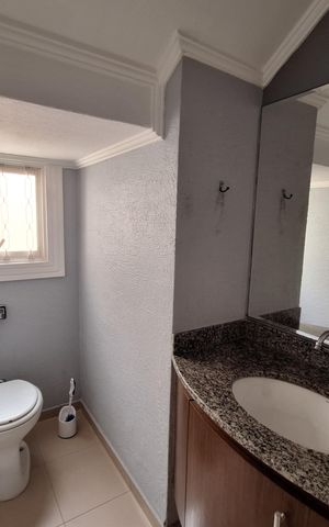 Casa à venda com 212m², 4 quartos e 5 vagas Casa à venda com 212m², 4 quartos e 5 vagasLavabo