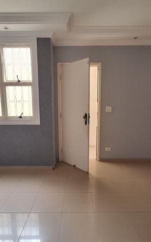 Casa à venda com 212m², 4 quartos e 5 vagas Casa à venda com 212m², 4 quartos e 5 vagasSala