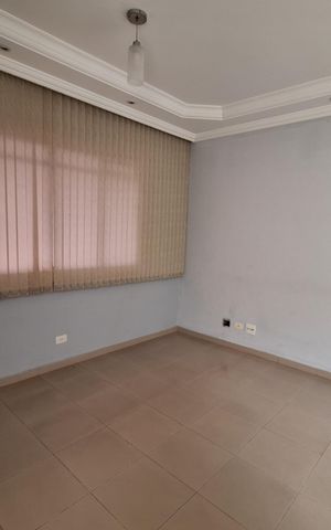 Casa à venda com 212m², 4 quartos e 5 vagas Casa à venda com 212m², 4 quartos e 5 vagasSala