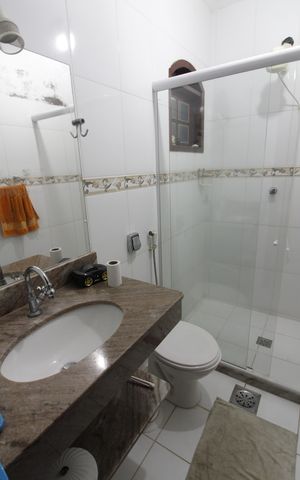Casa de condomínio para alugar com 220m², 4 quartos e 2 vagasBanheiro da Suíte 2