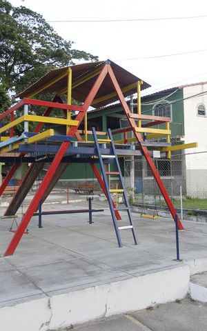 Casa de condomínio para alugar com 220m², 4 quartos e 2 vagasÁrea comum - Playground