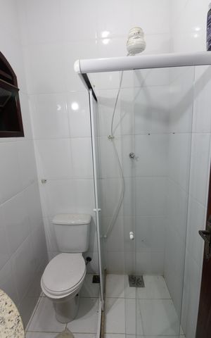 Casa de condomínio para alugar com 220m², 4 quartos e 2 vagasBanheiro da Suíte 1