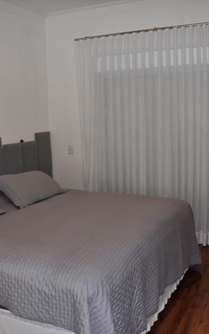 Casa à venda com 420m², 3 quartos e 5 vagas Casa à venda com 420m², 3 quartos e 5 vagasCasa Mobiliada - Detalhe - Quarto 02 com Suíte