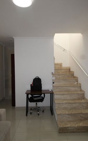 Casa à venda com 98m², 3 quartos e 2 vagasSala