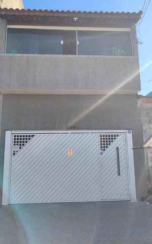 Casa à venda com 98m², 3 quartos e 2 vagas Casa à venda com 98m², 3 quartos e 2 vagasFachada