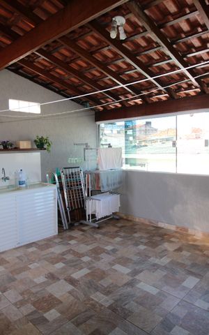 Casa à venda com 98m², 3 quartos e 2 vagasÁrea de Serviço