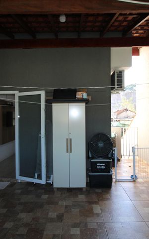 Casa à venda com 98m², 3 quartos e 2 vagasÁrea de Serviço