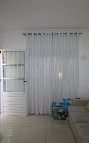 Casa à venda com 98m², 3 quartos e 2 vagasSala