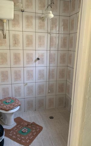 Casa à venda com 168m², 3 quartos e 2 vagas Casa à venda com 168m², 3 quartos e 2 vagasBanheiro