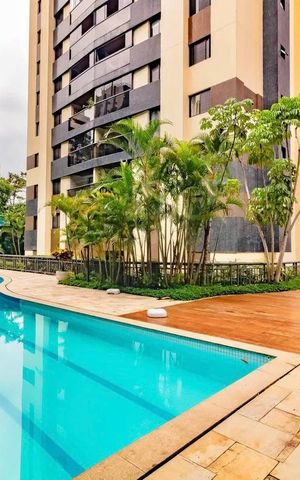 Apartamento à venda com 169m², 3 quartos e 4 vagas Apartamento à venda com 169m², 3 quartos e 4 vagasÁrea comum - Piscina