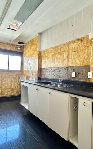 Apartamento à venda com 169m², 3 quartos e 4 vagas Apartamento à venda com 169m², 3 quartos e 4 vagasCozinha