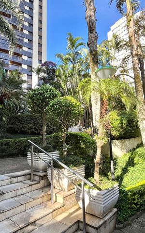 Apartamento à venda com 169m², 3 quartos e 4 vagas Apartamento à venda com 169m², 3 quartos e 4 vagasHall de entrada