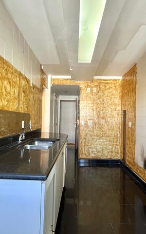 Apartamento à venda com 169m², 3 quartos e 4 vagas Apartamento à venda com 169m², 3 quartos e 4 vagasCozinha