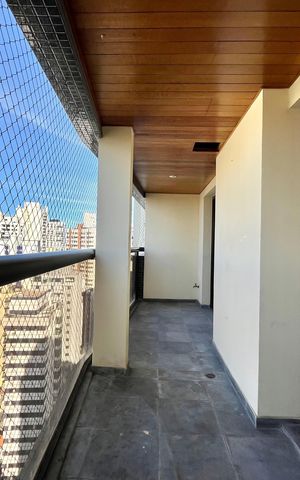 Apartamento à venda com 169m², 3 quartos e 4 vagas Apartamento à venda com 169m², 3 quartos e 4 vagasVaranda