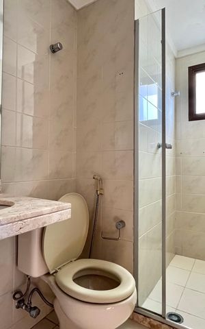 Apartamento à venda com 169m², 3 quartos e 4 vagas Apartamento à venda com 169m², 3 quartos e 4 vagasBanheiro da Suíte 2