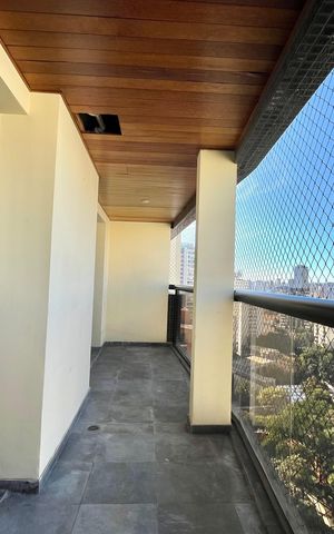 Apartamento à venda com 169m², 3 quartos e 4 vagas Apartamento à venda com 169m², 3 quartos e 4 vagasVaranda