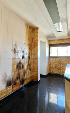 Apartamento à venda com 169m², 3 quartos e 4 vagas Apartamento à venda com 169m², 3 quartos e 4 vagasCozinha