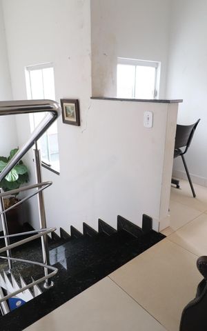 Casa para alugar com 110m², 2 quartos e 3 vagasEscada