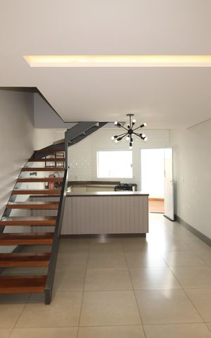 Casa à venda com 120m², 2 quartos e 2 vagasSala / Cozinha