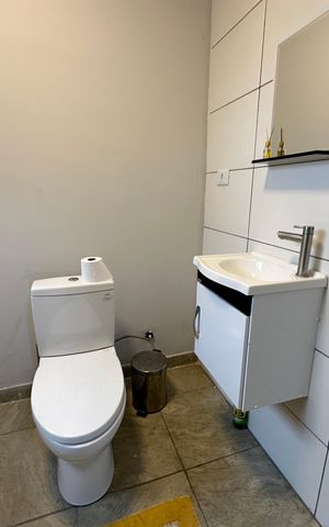 Casa para alugar com 38m², 1 quarto e sem vaga Casa para alugar com 38m², 1 quarto e sem vagaBanheiro