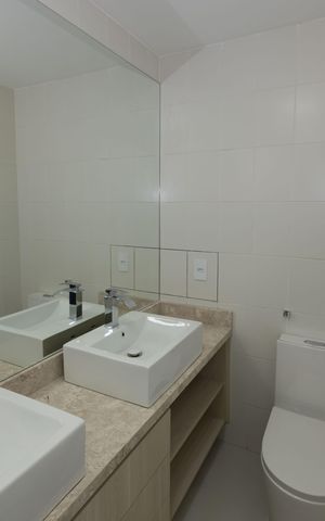 Apartamento para alugar com 327m², 4 quartos e 3 vagas Apartamento para alugar com 327m², 4 quartos e 3 vagasBanheiro da Suíte 1