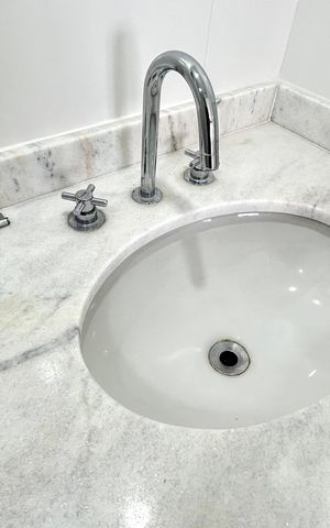Apartamento à venda com 83m², 2 quartos e 2 vagas Apartamento à venda com 83m², 2 quartos e 2 vagasBanheiro da Suíte