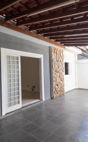 Casa à venda com 140m², 3 quartos e 3 vagas Casa à venda com 140m², 3 quartos e 3 vagasGaragem