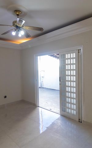 Casa à venda com 140m², 3 quartos e 3 vagas Casa à venda com 140m², 3 quartos e 3 vagasSalas