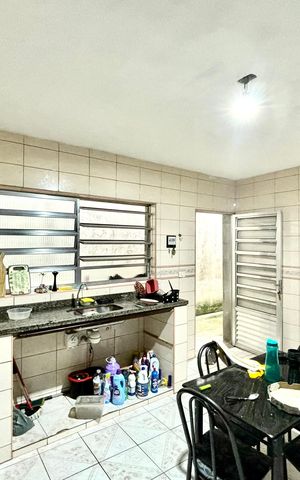 Casa à venda com 210m², 6 quartos e 1 vaga Casa à venda com 210m², 6 quartos e 1 vagaCozinha